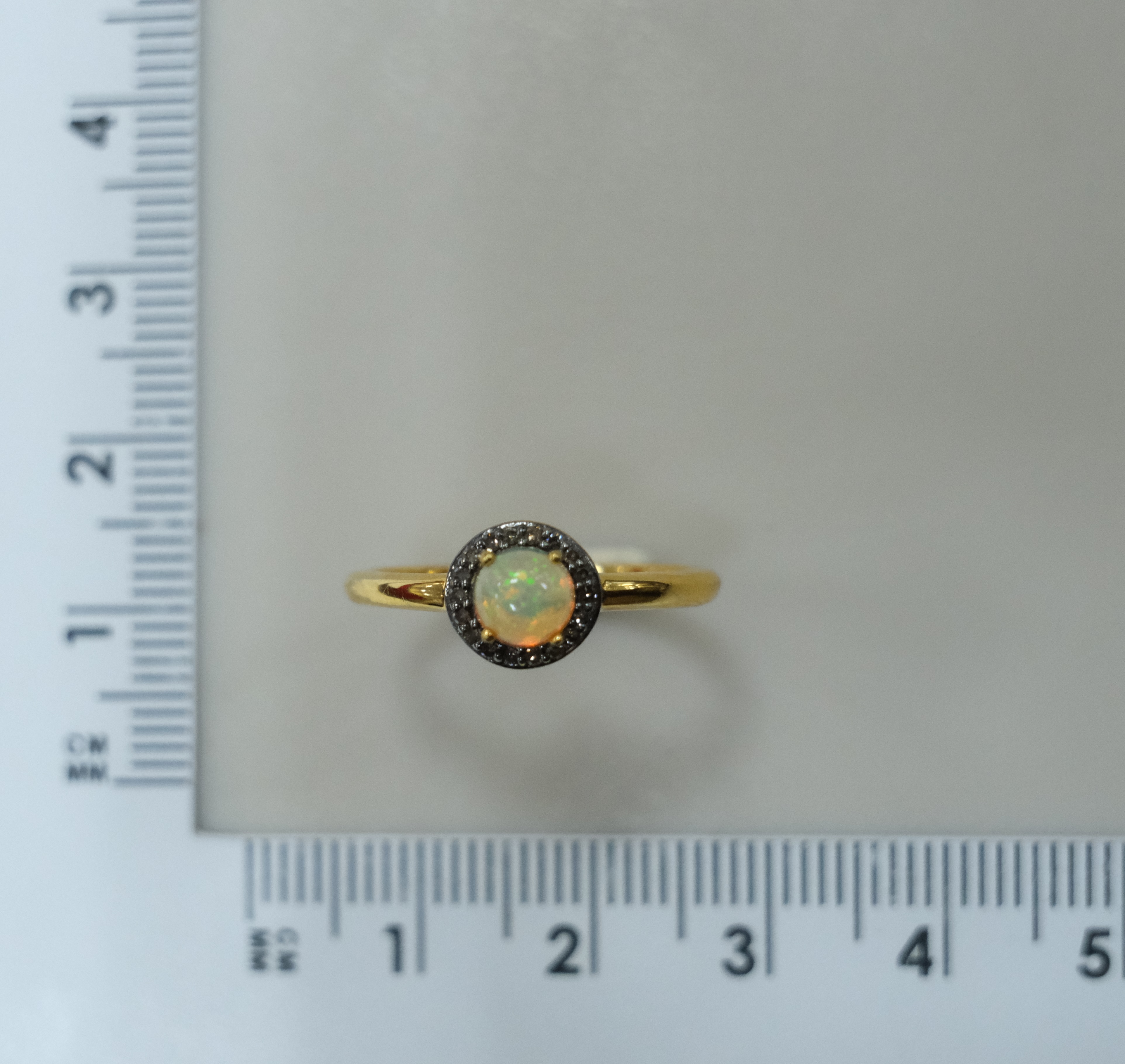Серебряное кольцо с опалом и бриллиантами